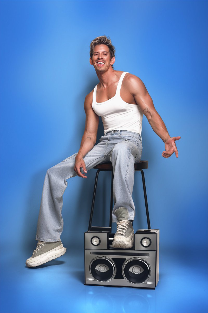 As jy graag vir Willem Botha wil bespreek om 'n optrede in jou dorp te kom doen, kontak info@coproductions.co.za nou!