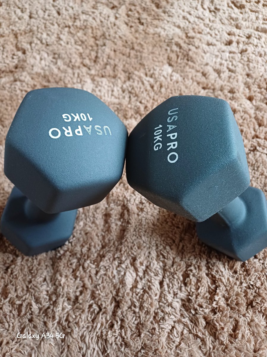 Royston56428882's tweet image. Starting off light but got to start somewhere there's a long uncertain road ahead but now chemos over it's time to build bigR again 🏋️♀️ 💪