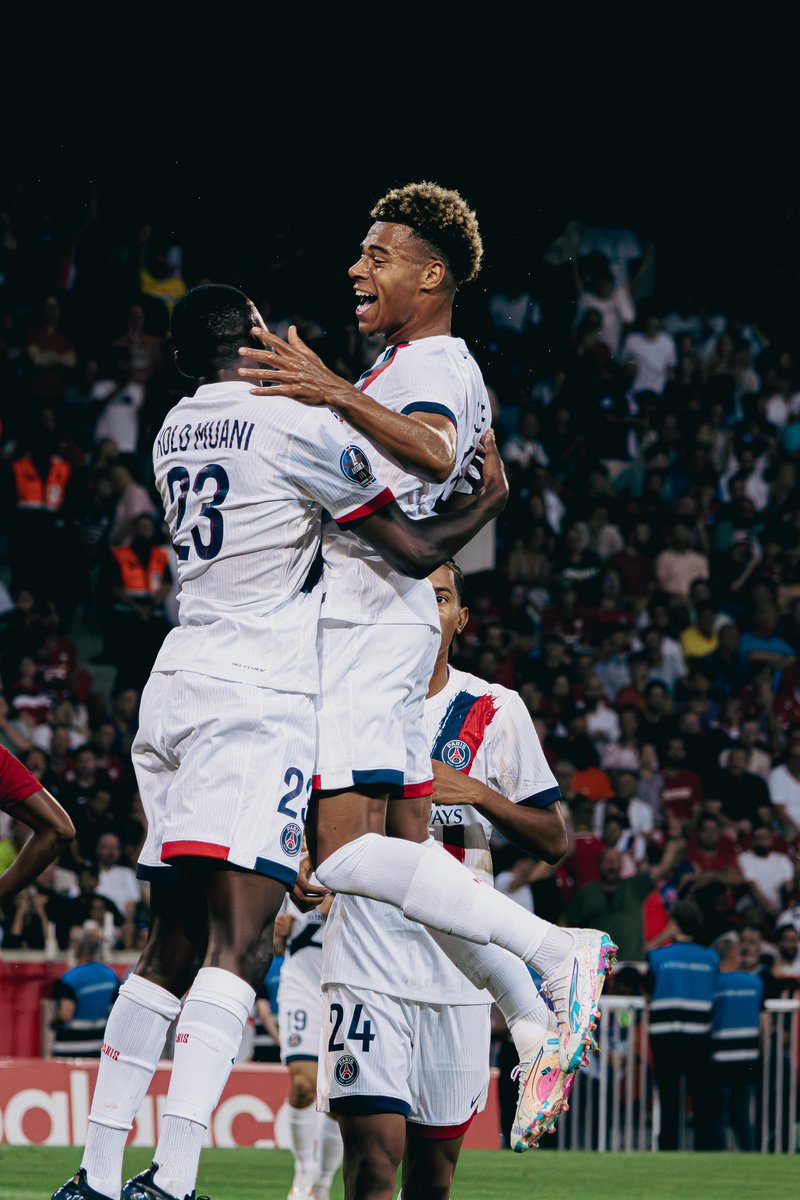 kenny_sika's tweet image. Pas satisfait des photos mais en voici quelques-unes de #LOSCPSG 🔴🔵

📸 : @kenny_sika
