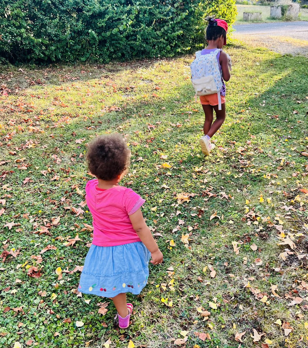 Dans le Lot, septembre s’éveille. Les enfants, joyeux, retrouvent le chemin de l'école, symbole de liberté et de laïcité. Sous le regard bienveillant de la République, chaque élève est une promesse d'avenir. 🍂📚
Bonne rentrée à toutes et à tous !
