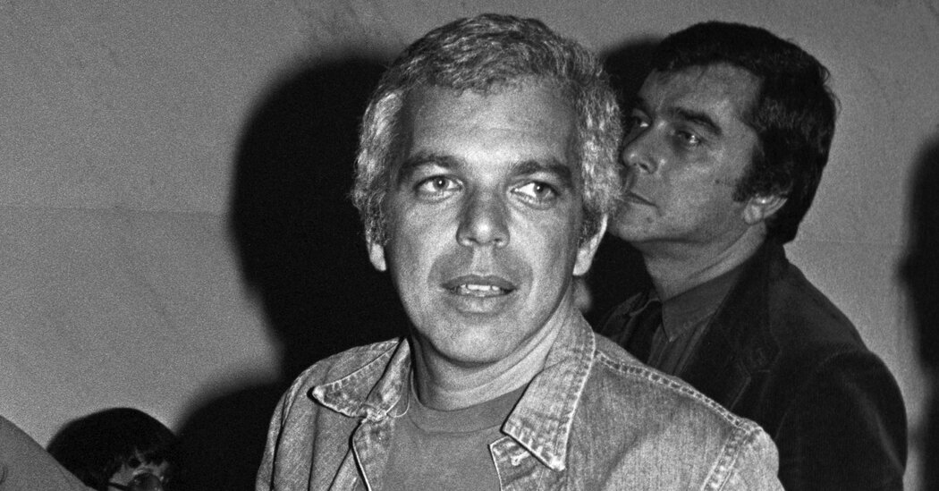 Who Can Pull Off a Jean Jacket? nytimes.com/2024/09/02/sty…