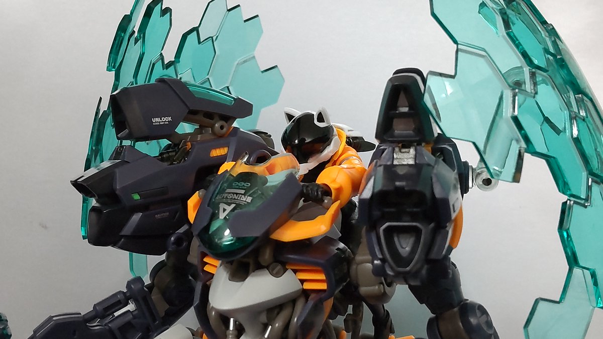 JET4AG's tweet image. #核誠治造 #ROBOTBUILD AutoNine 九號電姫、無事到着です。
バイクへ組み換え変形しますが、あまり興味ないのでロボ形態で堪能しました。
個人的に飾る際は、パイロットは個別の方が良い感じ。
ロボもパイロットも、共にカッコいいです。