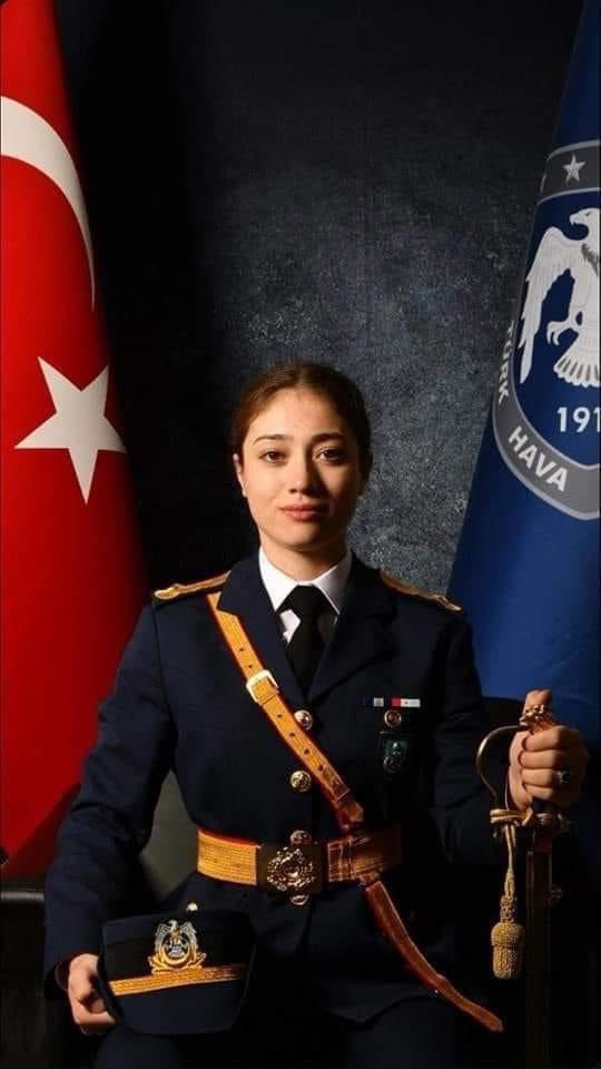 Daha kadın voleybol milli takımımızı hazmedemeyen yobazlara, Kara Hava ve Deniz kuvvetleri Harp okullarını birincilikle bitirenlerin kadın olması şoku :D