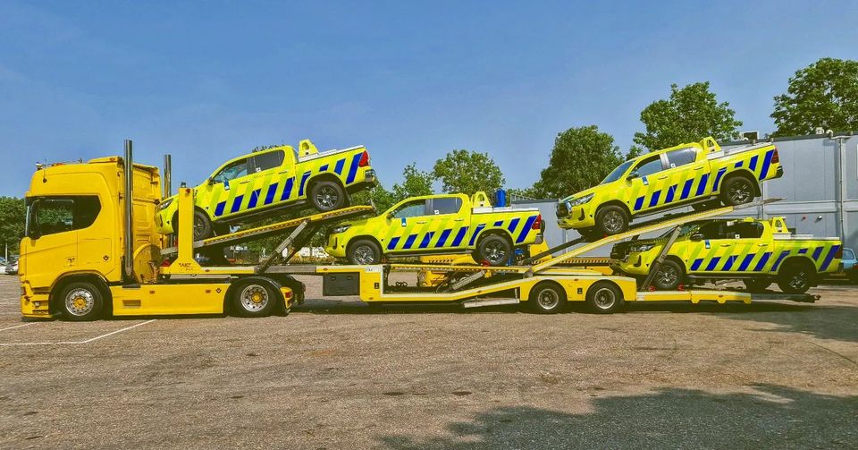 Marelko Benelux B.V. (@marelko) on Twitter photo Mooie foto van <a href="/Rijkswaterstaat/">Rijkswaterstaat</a> auto's die op weg zijn naar Marelko om voorzien te worden van de signalering. Zij worden o.a. voorzien van een 48 inch nFORCE dakset. Bolt grilflitsers. 7050 speakers. Een 4-tal camera's, aangestuurd door een Polaris voertuigbeheerssysteem. Mooie foto van <a href="/Rijkswaterstaat/">Rijkswaterstaat</a> auto's die op weg zijn naar Marelko om voorzien te worden van de signalering. Zij worden o.a. voorzien van een 48 inch nFORCE dakset. Bolt grilflitsers. 7050 speakers. Een 4-tal camera's, aangestuurd door een Polaris voertuigbeheerssysteem.