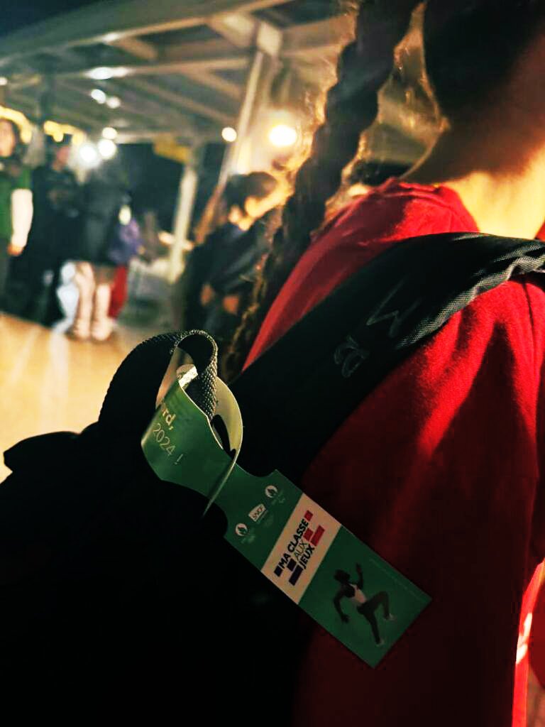 acbesancon's tweet photo. Une #rentree2024 exceptionnelle pour des élèves du collège Lou Blazer et de la fondation Pluriel de  Montbéliard qui sont pour leur premier jour de l’année scolaire aux  #JOP2024 .
Un déplacement « Ma classe aux jeux » construit autour d’un projet pédagogique #JOP et #inclusion. https://t.co/HxtlYTt4ZM