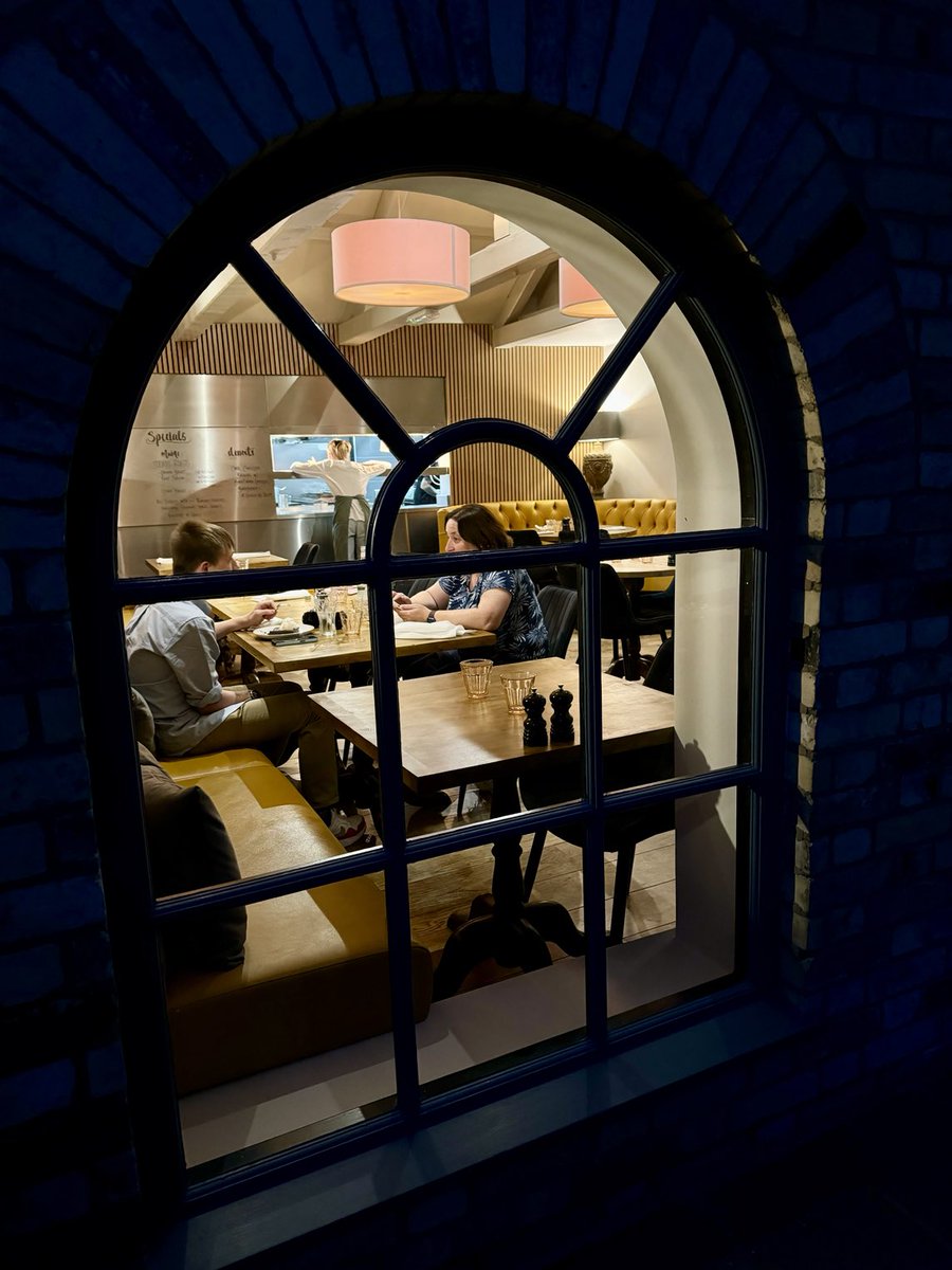 The #rupertbrookegrantchester has reopened with ⁦<a href="/PasckyBenedetto/">Pasquale Benedetto</a>⁩ proudly at the helm, and wow! Excellent food, polished service which felt much more mature than a place only 4 days old &amp; a brilliant, sassy space! #Cambridge folk will adore this one. Bravo 👏