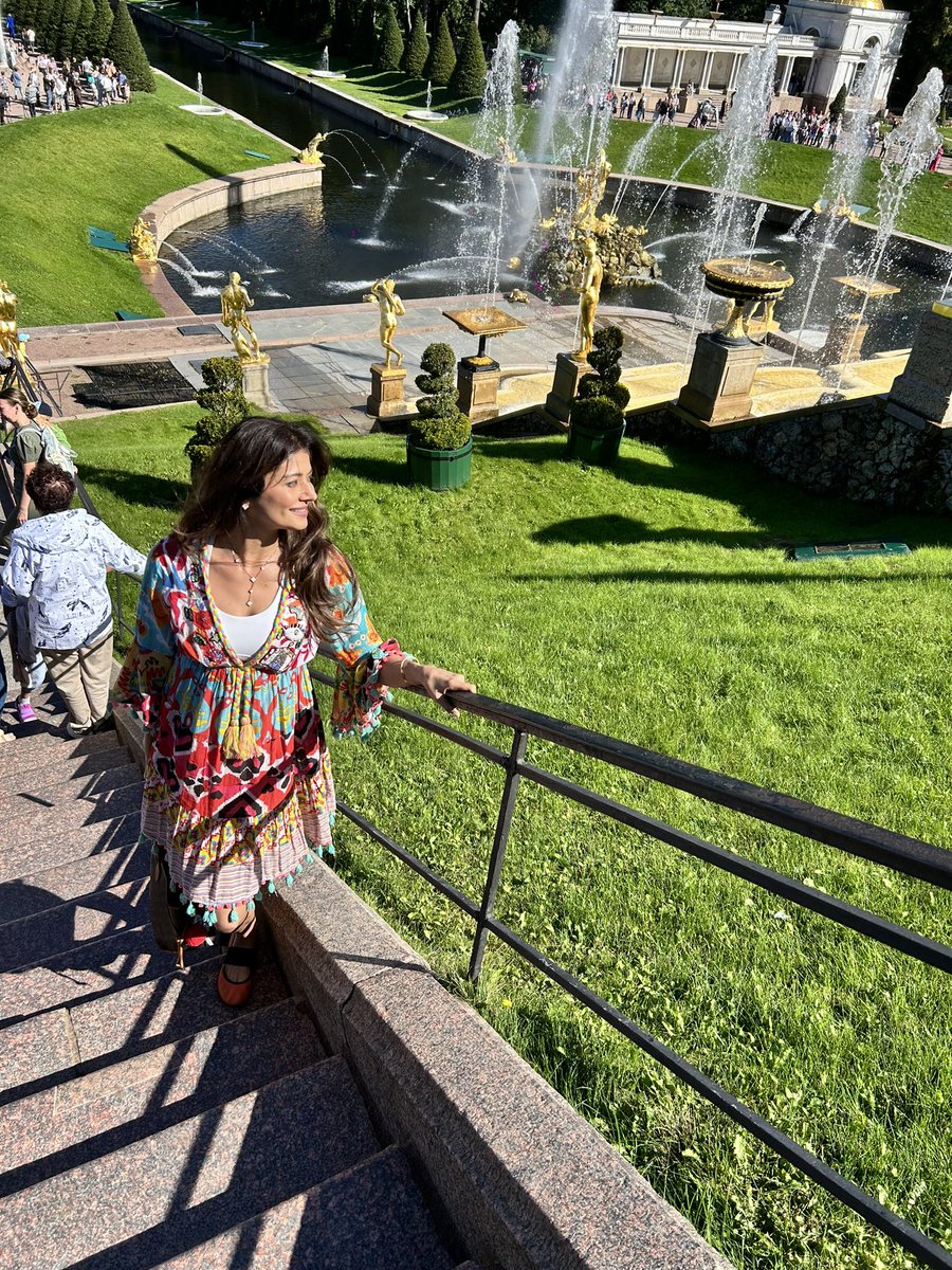 iampoojabatra's tweet photo. #PeterHoff Park #Winterpalace of #PeterTheGreat #Czar Opulence of Russian Autocracy #Tzar https://t.co/KrBtuGDD76