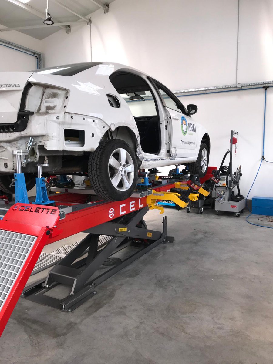 Celettegroup's tweet image. The #Skoda  Octavia has sustained a collision impact on the right side and rear. To repair the damage and restore the vehicle to its original condition, it has been mounted on a #Celette #framemachine. This highly precise equipment, combined with our universal jig system.
