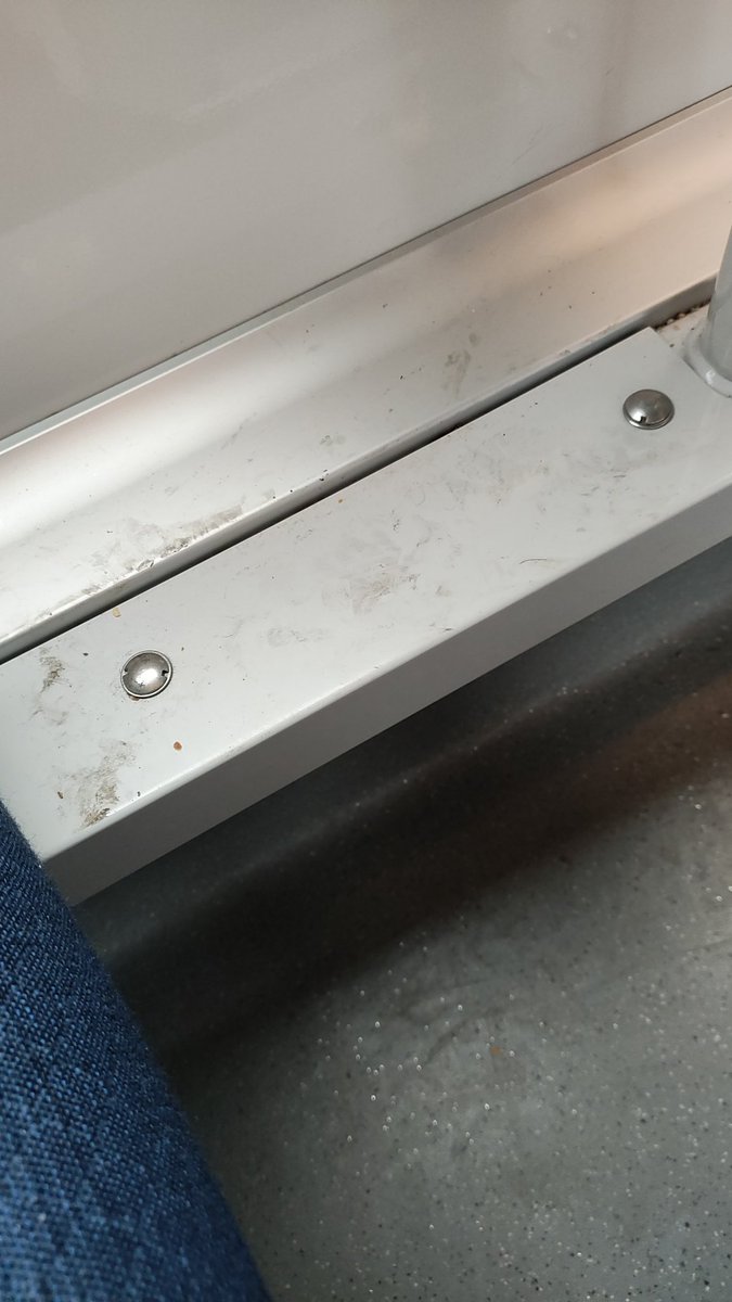 L'état très sale du K13 Maubeuge Paris nord et personne pour nettoyer