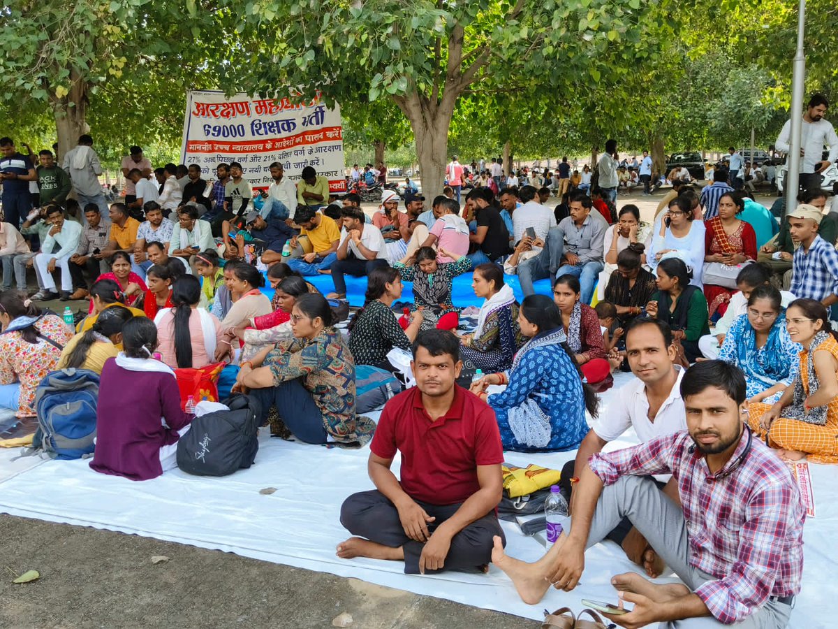#आरक्षण_पीड़ितों_की_नियुक्ति_69k_भर्ती
पिछड़े दलित अभ्यर्थियों पर एक बार फिर भाजपा सरकार ने बर्बरता की ओर लाठियां चलवाई 
आखिर कोर्ट से न्याय का आदेश होने के बाद भी सरकार पिछड़े दलित अभ्यर्थियों को नियुक्ति से क्यों पीछे हट रही है 
<a href="/myogiadityanath/">Yogi Adityanath</a> <a href="/myogioffice/">Yogi Adityanath Office</a> <a href="/PMOIndia/">PMO India</a>