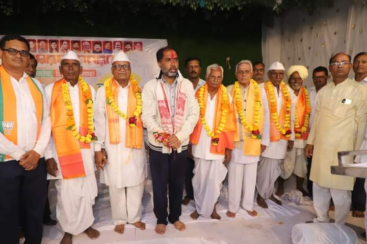 NilangekarPatil's tweet image. जन सन्मान पदयात्रा | निटुर 📌 

निलंगा मतदारसंघाची गतिशिल प्रगती, सर्वसामान्यांचा सर्वांगीण विकास व शासकीय योजनांच्या लाभार्थ्यांचा सन्मान या तत्वांवर आधारलेला &apos;जन सन्मान पदयात्रा&apos; अखेर नवव्या दिवसातील अंतिम गाव निटुर येथे पोहोचताच गावातील नागरिकांनी मोठ्या उत्साहाने यात्रेचे…