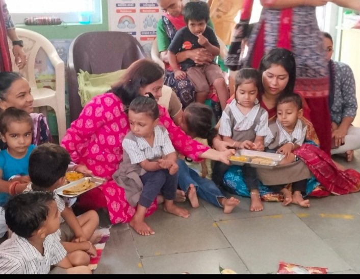 ddo_mehsana's tweet photo. આજ રોજ પોષણમાહનો શુભારંભ કરવામાં આવ્યો. જેમાં પોષણ શપથ અને કેન્દ્રની મુલાકાત કરવામાં આવી. @CMOGuj
@PoshanAbhiyaan #PoshanMahGujarat
@WCDGujarat
@CollectorMeh
#सही_पोषण_देश_रोशन
#LetsSupport https://t.co/uyqarVEMZs