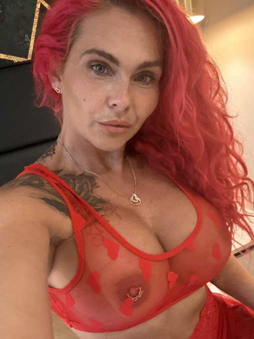 Guys and girls. Who wants to come butlins minehead with me and @Dixie_thePixie October 4-7th. Performers<a href="/tag/vegas"class="tags"><span>#vegas</span></a><a href="/tag/avn"class="tags"><span>#avn</span></a>