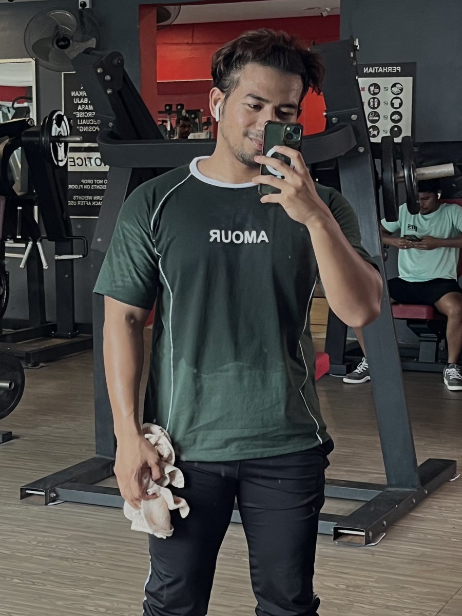 NazrienK's tweet photo. Betul ke hidup ni kena keras ? https://t.co/927TDX4P6m