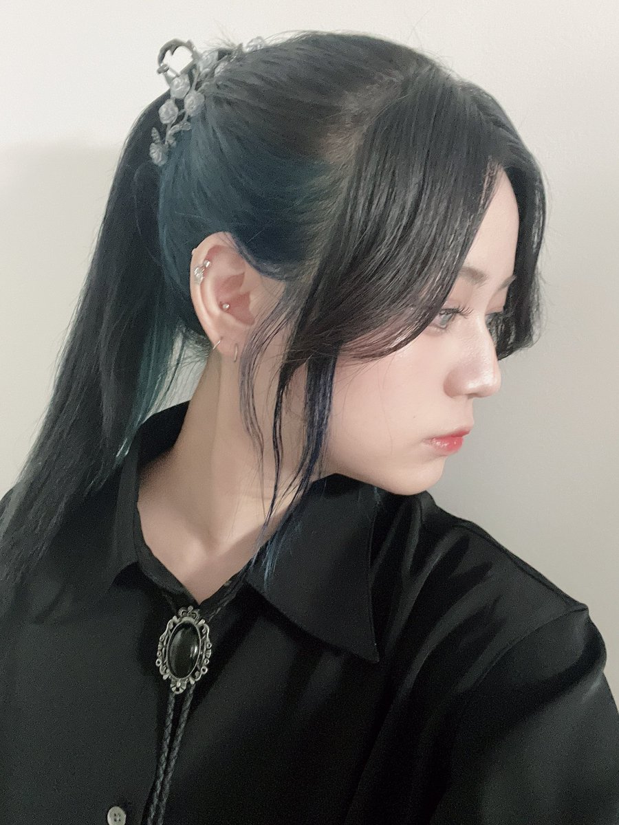 hua030107's tweet photo. 人生初ライブがAdoで良かったと思える最高なライブでした💙🥀
初めてファンクラブに入ってVIPで参戦出来て本当に良かった！
絶対また行く！！！

 #Ado 
 #モナリザの横顔
 #ライブ https://t.co/tQm20UO0rU