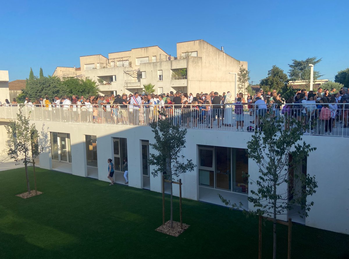 ComUneException's tweet photo. #RENTREE2024 🎒 C 'est à la  Ville de Saint-Brès que nous avons fait notre rentrée ce matin avec l'inauguration du Groupe scolaire Antoine de Saint-Exupéry. Des yeux émerveillés par cette toute nouvelle école ultra moderne reconstruite de A à Z. 
#education #Enfants https://t.co/LUZim73HdX