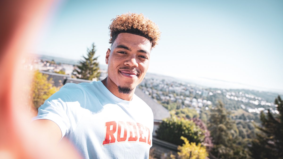 OfficielRAF's tweet photo. 🤓 Noah, pile à l'heure pour la rentrée des classes 💊

𝗘𝗻𝘀𝗲𝗺𝗯𝗹𝗲, 𝗰'𝗲𝘀𝘁 𝘁𝗼𝘂𝘁 ❤️💛

📸 @Luzord_ https://t.co/0Xx20O17L3