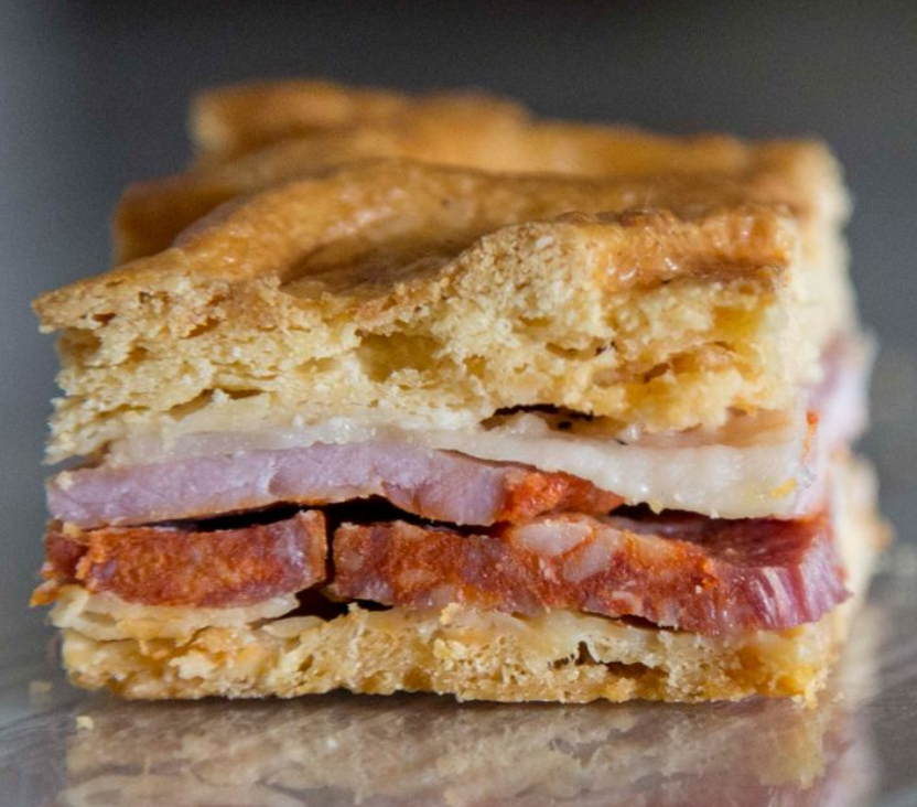 Rico no, ¡RIQUÍSIMOOOO! <a href="/HORNAZOSALAMANC/">HORNAZO DE SALAMANCA</a>, marca de garantía que protege "el saber hacer tradicional" de este manjar, nos acompañará en <a href="/feriasalamaq/">Salamaq</a>. <a href="/tahonasalamanca/">latahonasalamanca</a> #PasteleríasLaMadrileñadeAlba son los 2 obradores certificados de la marca. #ricorico