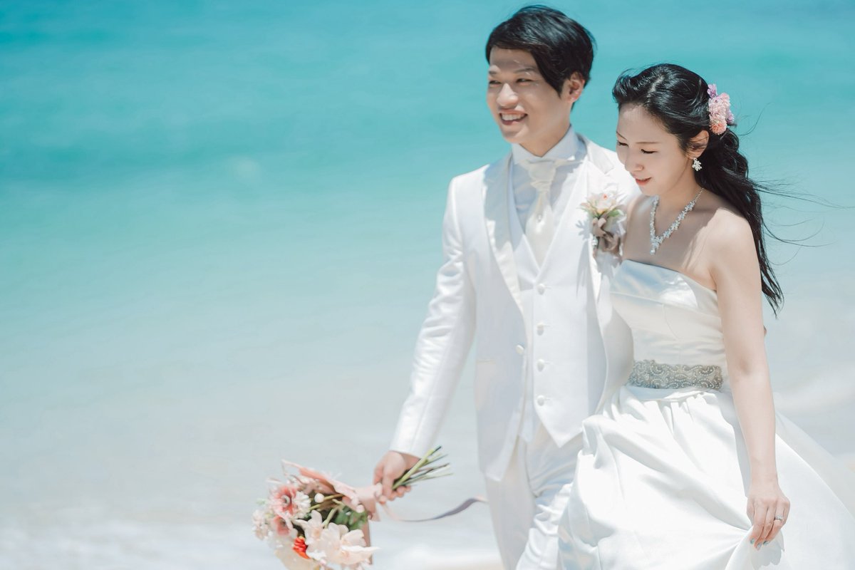 Li_lith_1016's tweet image. ゴンコウ&amp;amp;リサ夫妻第一回 #ウェディングフォト 🤵🏻👰🏻‍♀️

撮影のテーマをカメラマンさんと相談して、「お二人ともすごく雰囲気あるから(？)」とのことで、浜辺で元気いっぱい！というより若干スカした感じで撮りました🥴

撮影自体は本当に楽しくて、それも合わせていい思い出になった🫶🏻💕
絶対また撮る！