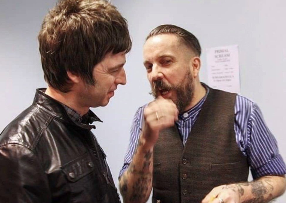 DJpequeburgues's tweet photo. Una leyenda y uno de los hermanos Gallagher.
#Oasis #Weatherall https://t.co/xiLK47D4HZ