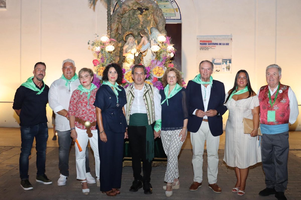 dipvalencia's tweet photo. 🎉 Tradició i devoció. La @dipvalencia al costat de les festes ⬇️

💐 Ofrena en honor a la Virgen de los Dolores, patrona de Requena.
🎊 'Passejà' en honor a Sant Onofre, patró de Quart de Poblet.
✝️ Presentació de la Clavaria i Majorala en Llíria.
🥘 Paelles de Meliana. https://t.co/XDVBJwuovY