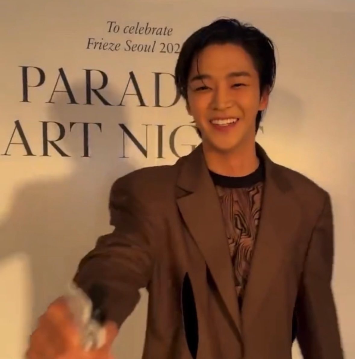 인간적으로 웃는게 너무예쁨