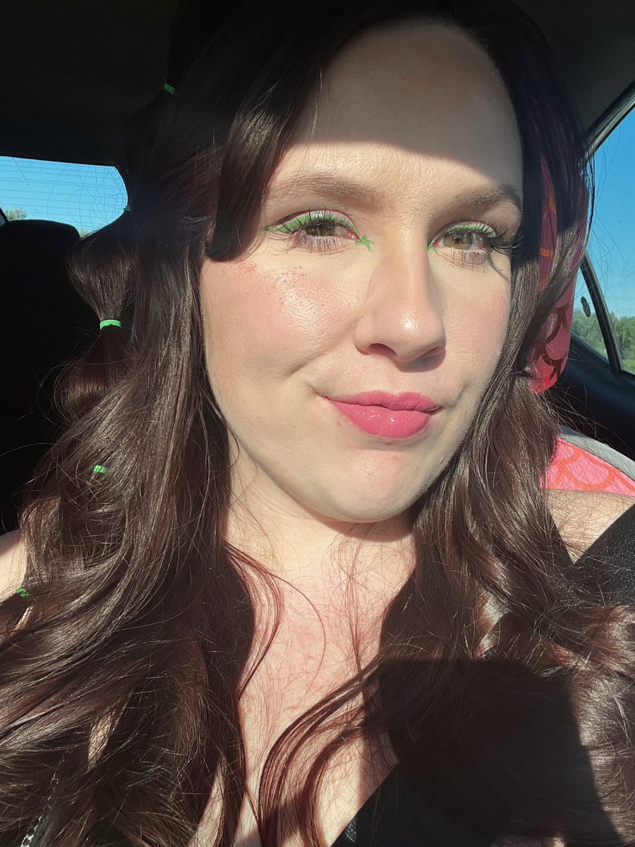 presdbates's tweet image. love a good reason to dress up and look extra cute ✨