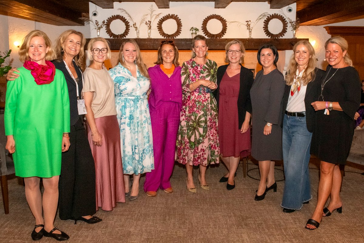 🎙️ Last week, our Country Head &amp; MD Austria, Jennifer Isabella Schimanko, joined inspiring female leaders at the Women Empowerment Summit to discuss the role of sustainability in our economy's future. 

🌱💪 Proud to share our AI-driven, consumer-first approach to #DebtCollection