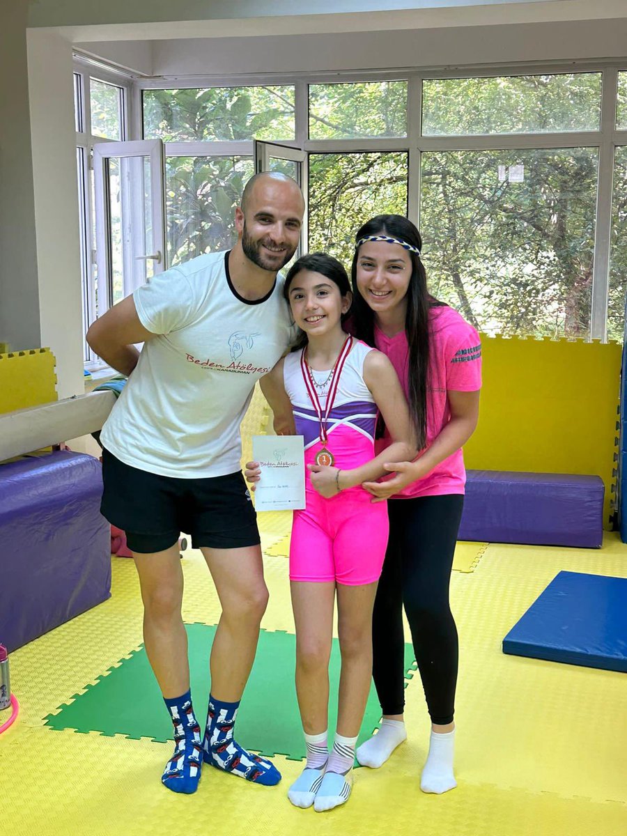 Erenköy Beden Atölyesi🌟

ÜCRETSİZ DENEME DERSİ için bize hemen profilimizdeki linkten ulaşın! 

SPORA BAHANE YOK!

#gymnastics #cimnastik #hareket #eğitim #çocuk #erenköy #bedenetölyesi #çocuk #denemedersi #sağlık #fit #anneçocuk