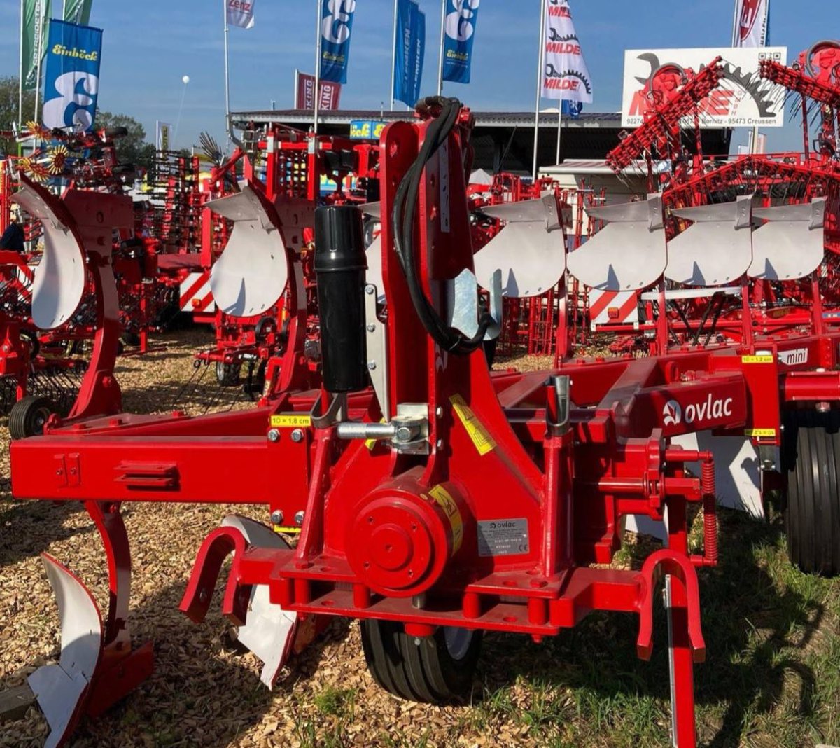 noticiasmaquina's tweet image. OVLAC continúa su presencia en ferias en Alemania dlvr.it/TChwfr #AGRÍCOLA #arados #MINIAlemania #ovlac noticiasmaquinaria
