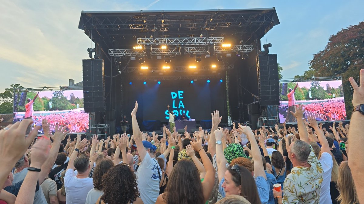 AmyDavison's tweet photo. F**king loved last night @WeAreDeLaSoul @hitchinpriory https://t.co/iHmhe8Fztd