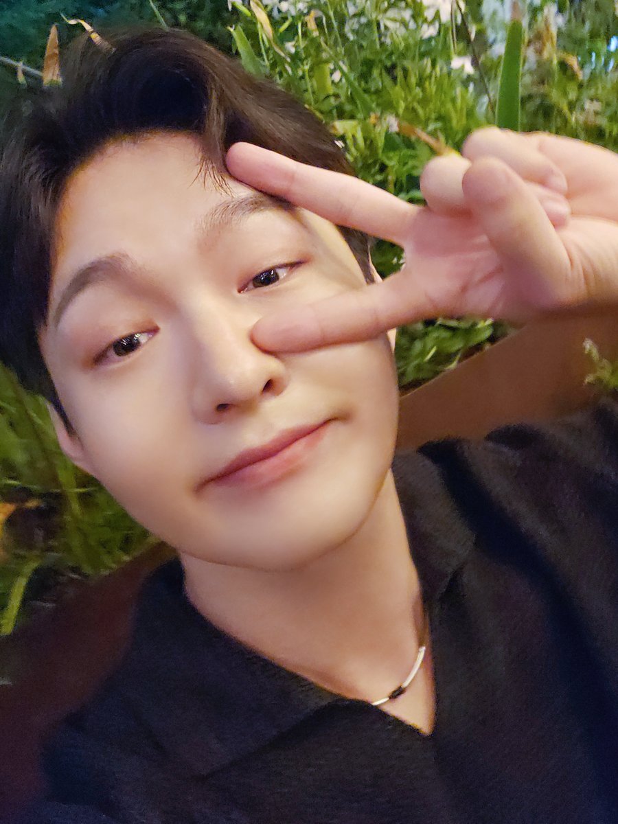 [📸] ✨240902 #야외녹음실✨

멜로디 여러분〰 오늘 하루도
창섭 군의 야외녹음실 라이브 듣고🎤🎧
행복하게 하루 마무리하세요💙

#이창섭 #LEECHANGSUB
#일구구일 #1991년