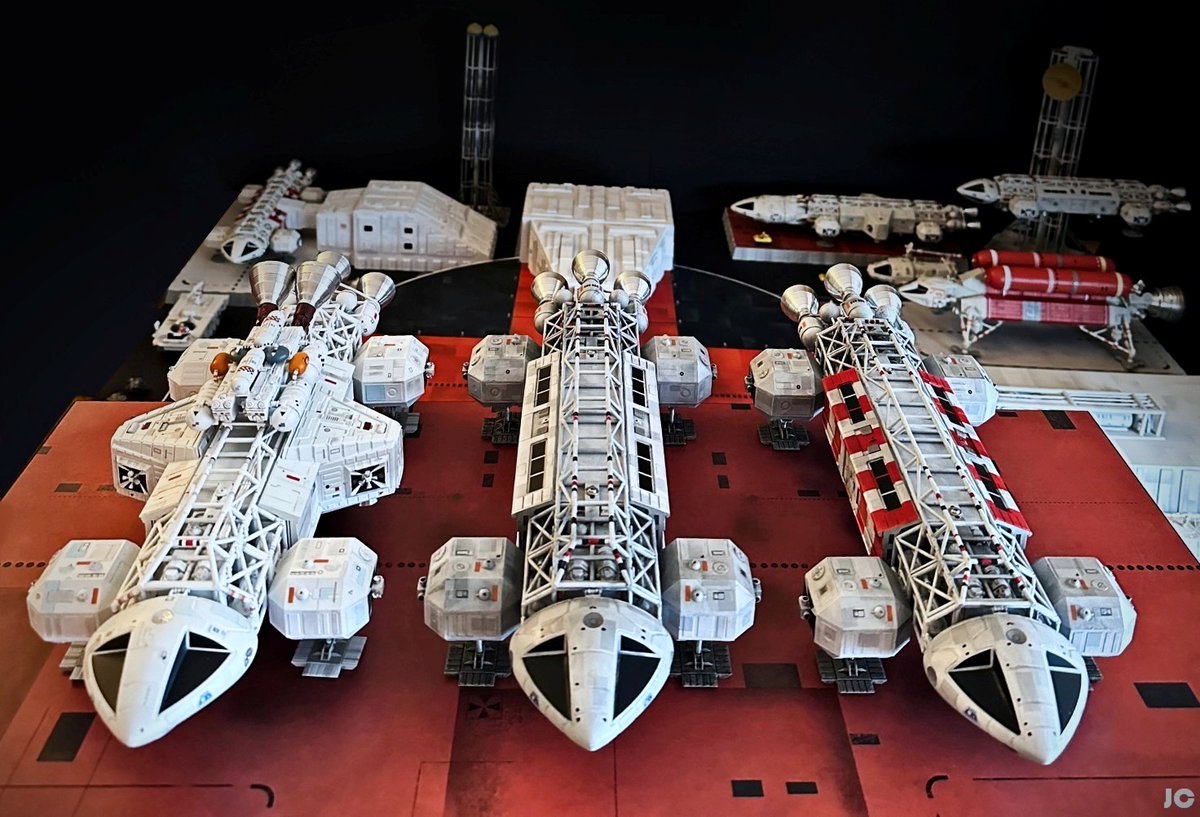 EagleAlpha1999's tweet photo. My three 14" Eagles so far. These are the MPC/Round2 kits (1/72). Was hoping MPC would issue a cargo version, but alas i'ts not in their immediate plans.
#space1999 #eagles #eagletransporter #MPC #Round2 #modelkits #eaglelab #eaglerescue #themetamorph #gerryanderson https://t.co/JRxR21ixxE
