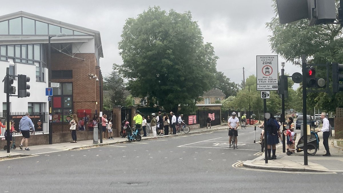 Clean Air Dulwich @cleanairdulwich.bsky.social (@cleanairdulwich) on Twitter photo What a difference a School Street makes!
It’s now much safer for everyone travelling along Greendale outside @JAGSschool. Thank you <a href="/lb_southwark/">Southwark Council</a> <a href="/mcash/">James McAsh jamesmcash.bsky.social</a> <a href="/margynewens/">Margy Newens 🌹</a> <a href="/RM_Leeming/">Richard Leeming</a> #StreetsForPeople What a difference a School Street makes!
It’s now much safer for everyone travelling along Greendale outside @JAGSschool. Thank you <a href="/lb_southwark/">Southwark Council</a> <a href="/mcash/">James McAsh jamesmcash.bsky.social</a> <a href="/margynewens/">Margy Newens 🌹</a> <a href="/RM_Leeming/">Richard Leeming</a> #StreetsForPeople
