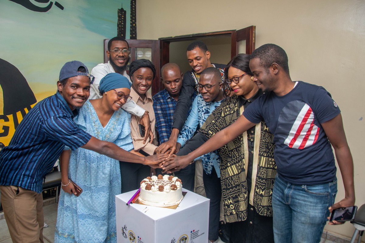 mamoudou_baro's tweet image. Dans la solidarité, nous avons célébré les 13 ans d’engagement citoyen de l’@ablogui. Depuis plus d’une décennie, nous sommes engagés pour la promotion de la démocratie et de l’éducation des jeunes à travers les TIC. 
#ABLOGUI