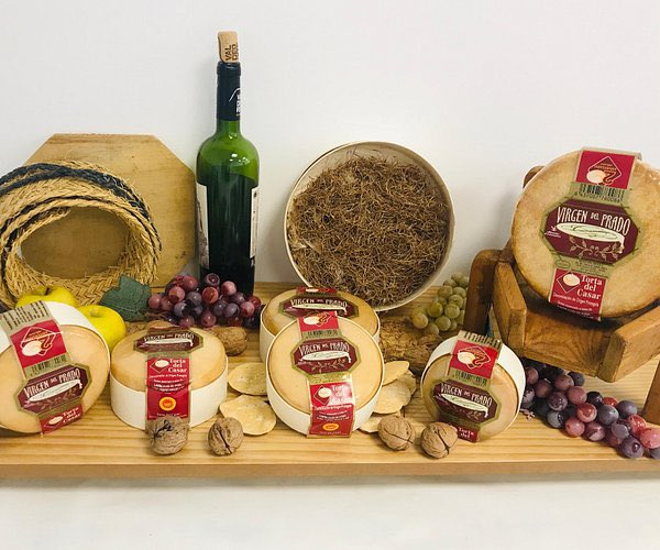 RadioSeu's tweet image. 🧀La Formatgeria Doña Francisca, de Càceres, convidada a la Fira de Formatges Artesans del #Pirineu de #laSeu. 

❇️L'esdeveniment comptarà amb 51 formatgers i formatgeres, i estrenarà l'espai 'Més que #formatges', on maridar els tastos amb vi, cervesa o vermut de sake.