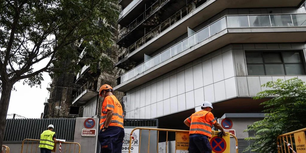 Comienza el desescombro del edificio incendiado de Valencia: «Será un ejemplo de fuerza y unión» dlvr.it/TCjbsQ