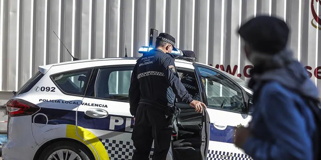 Pillan a un joven sin carné haciendo trompos y derrapes con una furgoneta robada en Valencia dlvr.it/TCjbtR