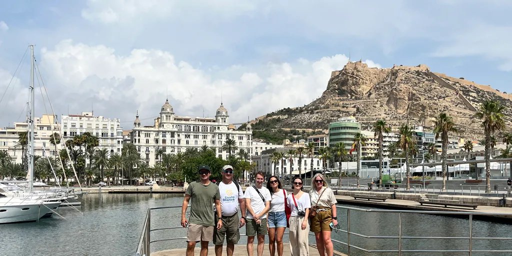 La Diputación muestra la oferta de Alicante a profesionales de la aerolínea Norwegian Air para la creación de contenido digital dlvr.it/TCjbtw