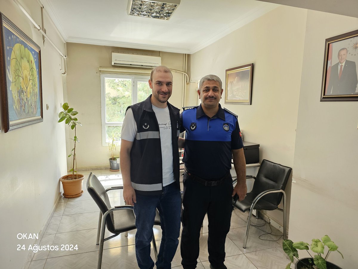Omer_Okann's tweet photo. #zabıta #komiser #reşatözmen
#şanlıurfa #büyükşehirbelediyesi...
#resim #hatıra # https://t.co/Zeh8t52Z0P
