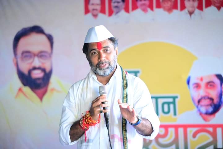 NilangekarPatil's tweet image. जन सन्मान पदयात्रा | शेंद, ताजपुर पाटी 📌

विकासाचा विकासरथ घेऊन मागील नऊ दिवसांपासून निलंगा मतदारसंघात मार्गक्रमण करत असलेली ‘जन सन्मान पदयात्रा’ शेंद, ताजपुर पाटी येथे पोहोचली. यावेळी गावातील माता-भगिनींनी औक्षण करून यावेळी यात्रेचे स्वागत केले. दरम्यान गावकऱ्यांच्या…