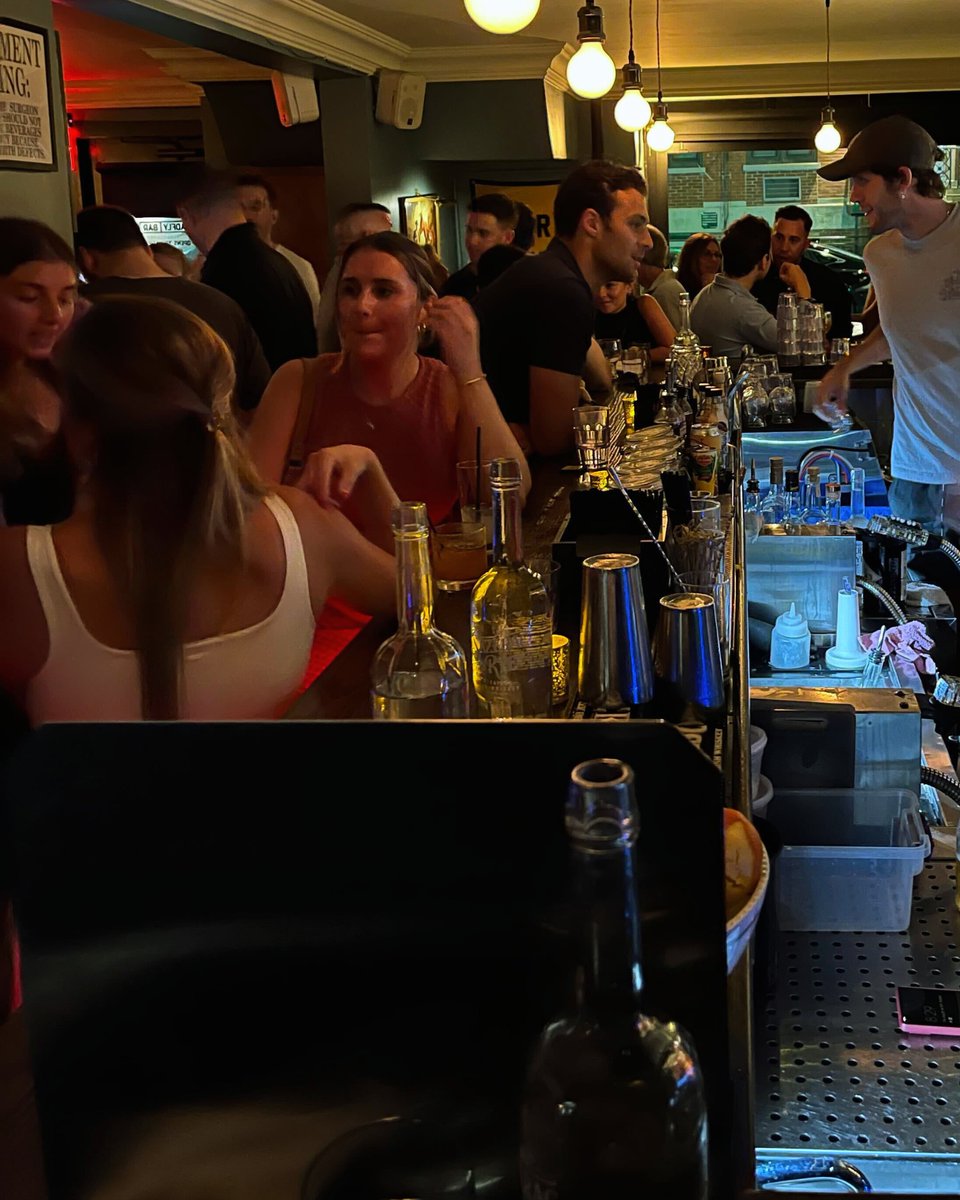 gadflybar's tweet photo. Fun times and good vibes at Gadfly Bar.
Opens 3pm daily 🥃 https://t.co/MQsk5ukquL