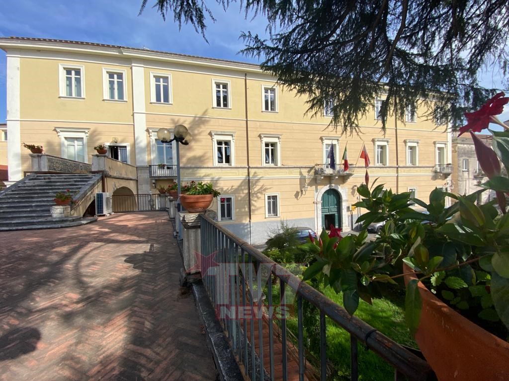 Solidarietà dell’Amministrazione comunale al dipendente vittima di minacce e aggressione: Il sindaco Mastella ha incontrato stamane a Palazzo Mosti il dipendente del Comune di Benevento che è stato vittima di minacce e di un’aggressione durante lo scorso… dlvr.it/TCjd3Q