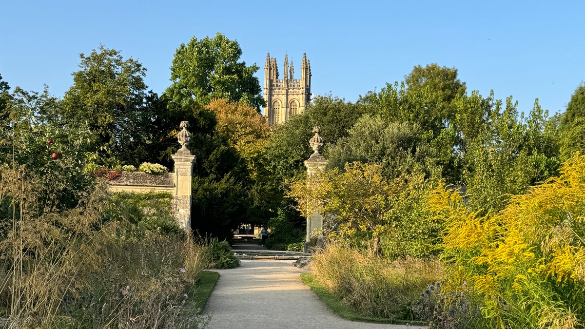 FPCR attended the Botanical University Challenge Careers at Queens College Oxford University. Engaging with the enthusiastic botanical students about their current work and all the exciting opportunities we can provide to them.