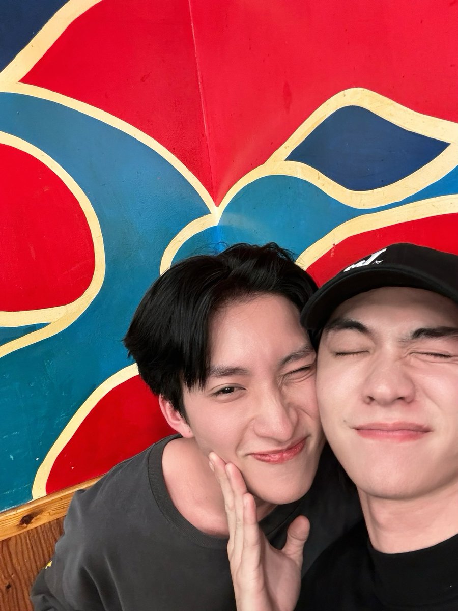 ถึงญี่ปุ่นกันแล้วนะค้าบ  อยู่ๆก็เอาหน้ามาใกล้ทำไมอ่อ🤔🤔  <a href="/Noeul_lee6/">Noeul</a> 

#Bosschaikamon #ShawtyBoss #BoNoh