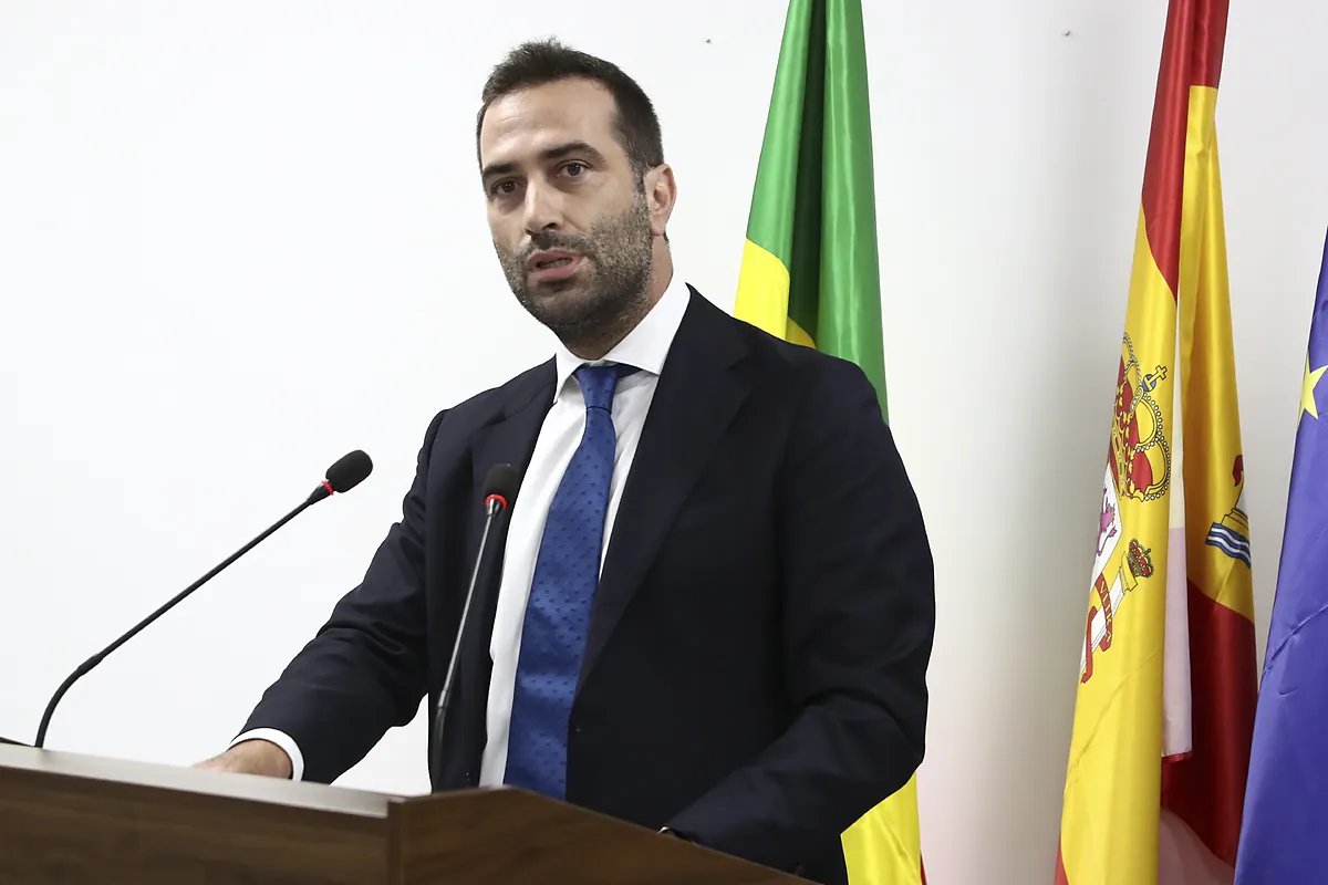 El ministro Carlos Cuerpo pide comparecer el miércoles en el Congreso para presentar al nuevo gobernador del Banco de España dlvr.it/TCjgGg