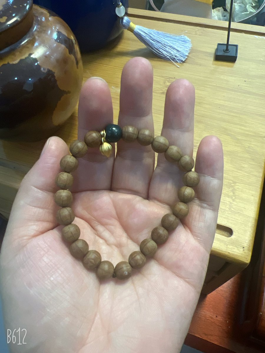 开完会回到家，陪老妈喝了今天的第四泡茶。。。😹分别是绿茶，陈皮白，绿茶，陈皮白。。。小松鼠和爸爸离开家去上学的第四天，小松鼠🐿️没看出来咋想我：）
