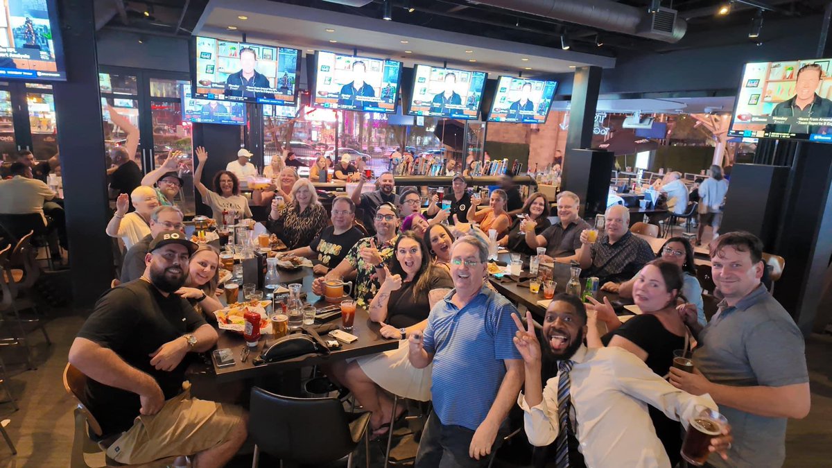 BlairG_YVR's tweet photo. Meeting up at Tom’s watch bar in celebration of @Pennys4Vegas birthday was a great way to finish the trip!
#marktember https://t.co/XM3dmHYeaC