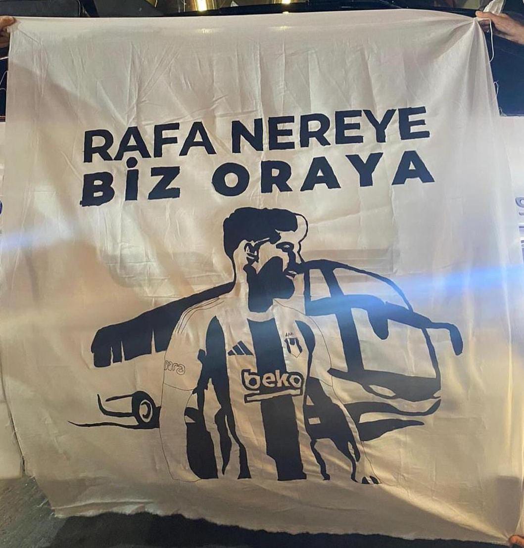 "RAFA NEREYE BİZ ORAYA!"

çArşı İzmir için hazırladığım ses getiren Rafa Silva tasarımı 🦅