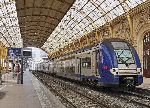 La SNCF face aux défis de la mobilité durable : entre tradition et innovation dlvr.it/TCjhV0